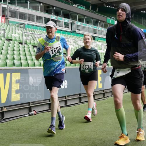 05.10.2025 - 20. swb-Marathon Bremen Michael Burmester http://msf.ph/oto/9330020 05.10.2025 12:59:55 Laufen im Stadion 27, 99, 226, 271, 491, 627, 807, 860, 954, 978, 1043, 1525, 1548, 1598, 1606, 1711, 1806, 2609, 2663, 2782, 2866, 2915, 2945, 3086, 3087, 3104, 3169, 3177, 3230, 3549, 3592, 3747, 3783, 3888, 4046, 4181, 4220, 4380, 4395, 4486, 4536, 4592, 4824, 4879, 5493, 5510, 5627, 6030, 6126, 6208, 6389, 6439, 6536, 6636, 6674, 6762, 6881, 7201, 7295, 7307, 7398, 7421, 7467, 7511, 7537, 7598, 7679, 7906, 7929, 8097, 8258, 8372, 8485, 8699, 8981, 9072, 10526, 219, 667, 1516, 1843 meine-sportfotos.de