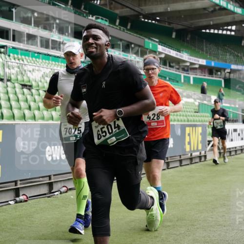 05.10.2025 - 20. swb-Marathon Bremen Michael Burmester http://msf.ph/oto/9330023 05.10.2025 13:01:55 Laufen im Stadion 152, 335, 428, 493, 546, 672, 772, 843, 979, 1030, 1256, 1348, 1361, 1452, 1732, 1744, 1759, 1856, 1893, 1899, 1924, 1933, 1996, 2096, 2102, 2143, 2245, 2272, 2306, 2433, 2555, 2565, 2796, 2910, 2912, 2918, 2991, 2995, 3053, 3206, 3208, 3387, 3525, 3526, 3662, 3663, 3673, 3861, 3877, 3926, 3930, 4017, 4018, 4086, 4329, 4364, 4409, 4444, 4564, 4618, 4705, 4882, 4947, 4980, 5150, 5309, 5557, 5570, 5580, 5731, 5893, 5934, 5985, 6082, 6157, 6328, 58, 440 meine-sportfotos.de