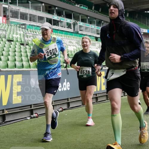 05.10.2025 - 20. swb-Marathon Bremen Michael Burmester http://msf.ph/oto/9330024 05.10.2025 12:59:55 Laufen im Stadion 27, 99, 226, 271, 491, 627, 807, 860, 954, 978, 1043, 1525, 1548, 1598, 1606, 1711, 1806, 2609, 2663, 2782, 2866, 2915, 2945, 3086, 3087, 3104, 3169, 3177, 3230, 3549, 3592, 3747, 3783, 3888, 4046, 4181, 4220, 4380, 4395, 4486, 4536, 4592, 4824, 4879, 5493, 5510, 5627, 6030, 6126, 6208, 6389, 6439, 6536, 6636, 6674, 6762, 6881, 7201, 7295, 7307, 7398, 7421, 7467, 7511, 7537, 7598, 7679, 7906, 7929, 8097, 8258, 8372, 8485, 8699, 8981, 9072, 10526, 219, 667, 1516, 1843 meine-sportfotos.de