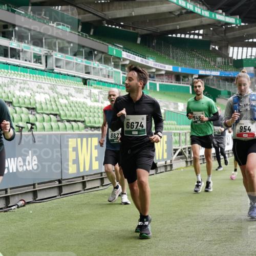 05.10.2025 - 20. swb-Marathon Bremen Michael Burmester http://msf.ph/oto/9330028 05.10.2025 12:59:56 Laufen im Stadion 27, 99, 226, 271, 491, 627, 807, 860, 954, 978, 1043, 1525, 1548, 1598, 1606, 1711, 1806, 2518, 2609, 2663, 2782, 2866, 2915, 2945, 3040, 3086, 3087, 3104, 3169, 3177, 3230, 3549, 3592, 3747, 3783, 3888, 4046, 4181, 4220, 4380, 4395, 4486, 4536, 4592, 4824, 4879, 5493, 5510, 5627, 6126, 6208, 6389, 6439, 6536, 6636, 6674, 6762, 6881, 7201, 7295, 7307, 7398, 7421, 7467, 7511, 7537, 7598, 7679, 7906, 7929, 8097, 8258, 8372, 8485, 8699, 8981, 9072, 10526, 219, 667, 1516, 1843 meine-sportfotos.de