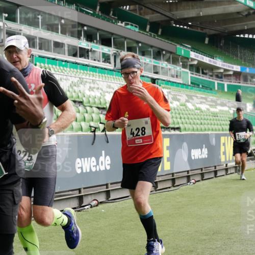 05.10.2025 - 20. swb-Marathon Bremen Michael Burmester http://msf.ph/oto/9330031 05.10.2025 13:01:56 Laufen im Stadion 152, 335, 428, 493, 546, 672, 772, 843, 979, 1030, 1256, 1348, 1361, 1452, 1732, 1744, 1759, 1856, 1893, 1899, 1924, 1933, 1996, 2096, 2102, 2143, 2245, 2272, 2306, 2433, 2555, 2565, 2796, 2910, 2912, 2918, 2991, 3053, 3206, 3208, 3387, 3525, 3526, 3662, 3663, 3673, 3861, 3877, 3926, 3930, 4017, 4018, 4086, 4329, 4364, 4409, 4444, 4477, 4564, 4618, 4705, 4882, 4947, 4980, 5150, 5309, 5557, 5570, 5580, 5731, 5893, 5934, 5985, 6082, 6157, 6328, 6382, 58, 440 meine-sportfotos.de