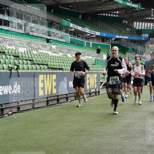 05.10.2025 - 20. swb-Marathon Bremen Michael Burmester http://msf.ph/oto/9330043 05.10.2025 13:01:57 Laufen im Stadion 152, 335, 428, 493, 546, 672, 772, 843, 979, 1030, 1256, 1348, 1361, 1452, 1732, 1744, 1759, 1856, 1893, 1899, 1924, 1933, 1996, 2096, 2102, 2143, 2245, 2272, 2306, 2433, 2555, 2565, 2796, 2910, 2912, 2918, 2991, 3053, 3206, 3208, 3217, 3387, 3525, 3526, 3662, 3663, 3673, 3861, 3877, 3926, 3930, 4017, 4018, 4086, 4329, 4364, 4409, 4444, 4477, 4564, 4618, 4705, 4882, 4947, 4980, 5150, 5309, 5557, 5570, 5580, 5731, 5893, 5934, 6157, 6328, 6382, 58, 440 meine-sportfotos.de
