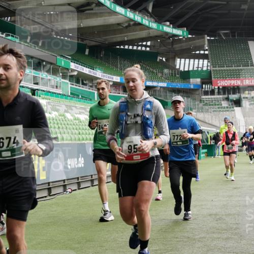 05.10.2025 - 20. swb-Marathon Bremen Michael Burmester http://msf.ph/oto/9330044 05.10.2025 12:59:57 Laufen im Stadion 27, 47, 99, 226, 271, 491, 627, 807, 860, 954, 978, 1043, 1525, 1548, 1598, 1606, 1711, 1806, 2518, 2609, 2782, 2866, 2915, 2945, 3040, 3086, 3087, 3104, 3169, 3177, 3230, 3549, 3592, 3747, 3783, 3888, 4046, 4181, 4220, 4380, 4395, 4536, 4592, 4824, 4879, 5493, 5510, 5627, 6126, 6208, 6389, 6439, 6536, 6636, 6674, 6762, 6881, 7201, 7295, 7307, 7398, 7421, 7467, 7511, 7537, 7598, 7679, 7906, 7929, 8097, 8258, 8372, 8485, 8699, 8981, 9072, 219, 667, 1516, 1843 meine-sportfotos.de