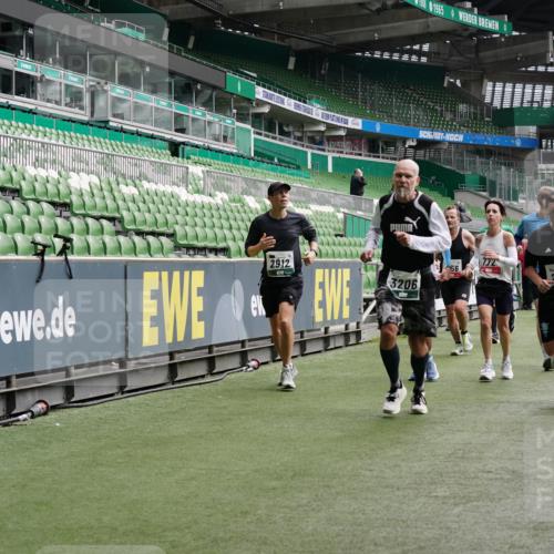 05.10.2025 - 20. swb-Marathon Bremen Michael Burmester http://msf.ph/oto/9330047 05.10.2025 13:01:57 Laufen im Stadion 152, 335, 428, 493, 546, 672, 772, 843, 979, 1030, 1256, 1348, 1361, 1452, 1732, 1744, 1759, 1856, 1893, 1899, 1924, 1933, 1996, 2096, 2102, 2143, 2245, 2272, 2306, 2433, 2555, 2565, 2796, 2910, 2912, 2918, 2991, 3053, 3206, 3208, 3217, 3387, 3525, 3526, 3662, 3663, 3673, 3861, 3877, 3926, 3930, 4017, 4018, 4086, 4329, 4364, 4409, 4444, 4477, 4564, 4618, 4705, 4882, 4947, 4980, 5150, 5309, 5557, 5570, 5580, 5731, 5893, 5934, 6157, 6328, 6382, 58, 440 meine-sportfotos.de