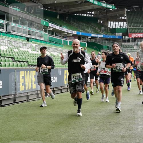 05.10.2025 - 20. swb-Marathon Bremen Michael Burmester http://msf.ph/oto/9330051 05.10.2025 13:01:58 Laufen im Stadion 152, 335, 428, 493, 546, 672, 772, 843, 979, 1030, 1256, 1348, 1361, 1452, 1732, 1744, 1759, 1856, 1893, 1899, 1924, 1933, 1996, 2096, 2102, 2143, 2245, 2272, 2306, 2433, 2555, 2565, 2796, 2910, 2912, 2918, 2991, 3053, 3206, 3208, 3217, 3387, 3525, 3526, 3662, 3663, 3673, 3861, 3877, 3926, 3930, 4017, 4018, 4086, 4364, 4409, 4444, 4477, 4564, 4618, 4688, 4705, 4882, 4947, 4980, 5150, 5309, 5557, 5570, 5580, 5731, 5893, 5934, 6157, 6328, 6382, 58, 440 meine-sportfotos.de