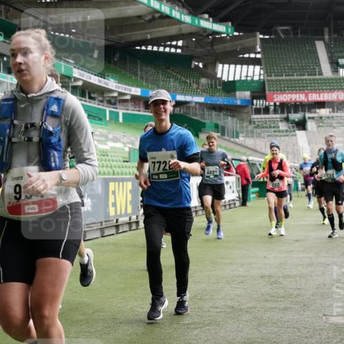 05.10.2025 - 20. swb-Marathon Bremen Michael Burmester http://msf.ph/oto/9330052 05.10.2025 12:59:58 Laufen im Stadion 27, 47, 99, 226, 271, 491, 627, 807, 860, 954, 978, 1043, 1525, 1548, 1598, 1606, 1711, 1806, 2518, 2609, 2782, 2866, 2915, 2945, 3040, 3086, 3087, 3104, 3169, 3177, 3230, 3549, 3592, 3747, 3783, 3888, 4046, 4181, 4220, 4380, 4395, 4536, 4592, 4824, 4879, 5493, 5510, 5627, 6126, 6208, 6389, 6439, 6536, 6636, 6674, 6762, 6881, 7201, 7295, 7307, 7398, 7421, 7467, 7511, 7537, 7598, 7679, 7906, 7929, 8097, 8258, 8372, 8485, 8699, 8981, 9072, 219, 667, 1516, 1598, 1843 meine-sportfotos.de