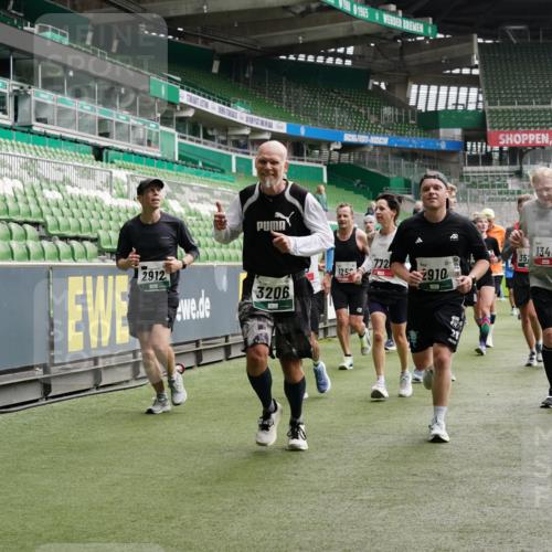 05.10.2025 - 20. swb-Marathon Bremen Michael Burmester http://msf.ph/oto/9330055 05.10.2025 13:01:58 Laufen im Stadion 152, 335, 428, 493, 546, 672, 772, 843, 979, 1030, 1256, 1348, 1361, 1452, 1732, 1744, 1759, 1856, 1893, 1899, 1924, 1933, 1996, 2096, 2102, 2143, 2245, 2272, 2306, 2433, 2555, 2565, 2796, 2910, 2912, 2918, 2991, 3053, 3206, 3208, 3217, 3387, 3525, 3526, 3662, 3663, 3673, 3861, 3877, 3926, 3930, 4017, 4018, 4086, 4364, 4409, 4444, 4477, 4564, 4618, 4688, 4705, 4882, 4947, 4980, 5150, 5309, 5557, 5570, 5580, 5731, 5893, 5934, 6157, 6328, 6382, 58, 440 meine-sportfotos.de