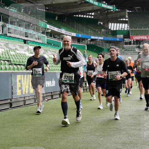 05.10.2025 - 20. swb-Marathon Bremen Michael Burmester http://msf.ph/oto/9330060 05.10.2025 13:01:58 Laufen im Stadion 152, 335, 428, 493, 546, 672, 772, 843, 979, 1030, 1256, 1348, 1361, 1452, 1732, 1744, 1759, 1856, 1893, 1899, 1924, 1933, 1996, 2096, 2102, 2143, 2245, 2272, 2306, 2433, 2555, 2565, 2796, 2910, 2912, 2918, 2991, 3053, 3206, 3208, 3217, 3387, 3525, 3526, 3662, 3663, 3673, 3861, 3877, 3926, 3930, 4017, 4018, 4086, 4364, 4409, 4444, 4477, 4564, 4618, 4688, 4705, 4882, 4947, 4980, 5150, 5309, 5557, 5570, 5580, 5731, 5893, 5934, 6157, 6328, 6382, 58, 440 meine-sportfotos.de
