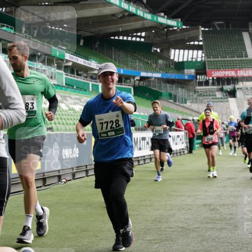05.10.2025 - 20. swb-Marathon Bremen Michael Burmester http://msf.ph/oto/9330063 05.10.2025 12:59:58 Laufen im Stadion 27, 47, 99, 226, 271, 491, 627, 807, 860, 954, 978, 1043, 1525, 1548, 1598, 1606, 1711, 1806, 2518, 2609, 2782, 2866, 2915, 2945, 3040, 3086, 3087, 3104, 3169, 3177, 3230, 3549, 3592, 3747, 3783, 3888, 4046, 4181, 4220, 4380, 4395, 4536, 4592, 4824, 4879, 5493, 5510, 5627, 6126, 6208, 6389, 6439, 6536, 6636, 6674, 6762, 6881, 7201, 7295, 7307, 7398, 7421, 7467, 7511, 7537, 7598, 7679, 7906, 7929, 8097, 8258, 8372, 8485, 8699, 8981, 9072, 219, 667, 1516, 1598, 1843 meine-sportfotos.de