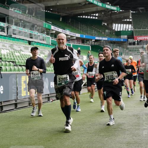 05.10.2025 - 20. swb-Marathon Bremen Michael Burmester http://msf.ph/oto/9330064 05.10.2025 13:01:58 Laufen im Stadion 152, 335, 428, 493, 546, 672, 772, 843, 979, 1030, 1256, 1348, 1361, 1452, 1732, 1744, 1759, 1856, 1893, 1899, 1924, 1933, 1996, 2096, 2102, 2143, 2245, 2272, 2306, 2433, 2555, 2565, 2796, 2910, 2912, 2918, 2991, 3053, 3206, 3208, 3217, 3387, 3525, 3526, 3662, 3663, 3673, 3861, 3877, 3926, 3930, 4017, 4018, 4086, 4364, 4409, 4444, 4477, 4564, 4618, 4688, 4705, 4882, 4947, 4980, 5150, 5309, 5557, 5570, 5580, 5731, 5893, 5934, 6157, 6328, 6382, 58, 440 meine-sportfotos.de