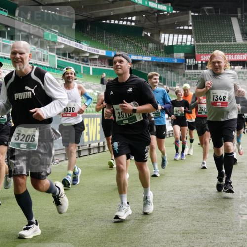 05.10.2025 - 20. swb-Marathon Bremen Michael Burmester http://msf.ph/oto/9330068 05.10.2025 13:01:59 Laufen im Stadion 152, 335, 428, 493, 546, 672, 772, 843, 979, 1030, 1256, 1348, 1361, 1452, 1732, 1744, 1759, 1856, 1893, 1899, 1924, 1933, 1996, 2096, 2102, 2143, 2245, 2272, 2306, 2433, 2555, 2565, 2796, 2910, 2912, 2918, 2991, 3053, 3206, 3208, 3217, 3387, 3525, 3526, 3662, 3663, 3673, 3861, 3877, 3926, 3930, 4017, 4018, 4086, 4364, 4409, 4444, 4477, 4564, 4618, 4688, 4705, 4847, 4882, 4947, 4980, 5150, 5309, 5557, 5570, 5580, 5731, 5893, 5934, 6157, 6328, 6382, 58, 440 meine-sportfotos.de