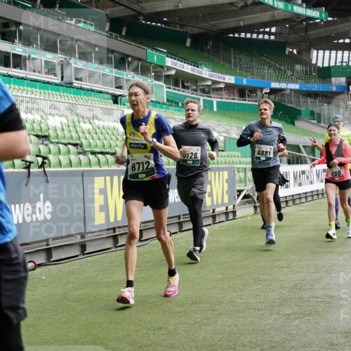 05.10.2025 - 20. swb-Marathon Bremen Michael Burmester http://msf.ph/oto/9330071 05.10.2025 12:59:59 Laufen im Stadion 27, 47, 99, 226, 271, 283, 491, 627, 807, 860, 954, 978, 1043, 1525, 1548, 1606, 1711, 1806, 2518, 2609, 2782, 2866, 2915, 2945, 3040, 3086, 3087, 3104, 3169, 3177, 3230, 3549, 3592, 3747, 3783, 3888, 4046, 4181, 4220, 4380, 4395, 4536, 4592, 4824, 4879, 5493, 5510, 5627, 6126, 6208, 6389, 6439, 6536, 6636, 6674, 6762, 6881, 7201, 7295, 7307, 7398, 7421, 7467, 7511, 7537, 7598, 7679, 7906, 7929, 8097, 8258, 8372, 8485, 8699, 8981, 9072, 219, 667, 1516, 1598, 1843 meine-sportfotos.de