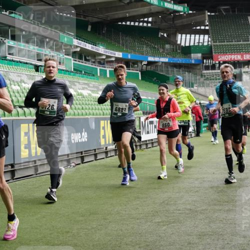 05.10.2025 - 20. swb-Marathon Bremen Michael Burmester http://msf.ph/oto/9330079 05.10.2025 13:00:00 Laufen im Stadion 27, 47, 99, 226, 271, 283, 491, 627, 807, 860, 954, 978, 1043, 1525, 1548, 1606, 1806, 2518, 2609, 2782, 2866, 2915, 2945, 3040, 3086, 3087, 3104, 3169, 3177, 3230, 3237, 3549, 3592, 3783, 3888, 4046, 4181, 4220, 4380, 4395, 4536, 4592, 4824, 4879, 5493, 5510, 5627, 6126, 6208, 6389, 6439, 6536, 6636, 6674, 6762, 6881, 7201, 7295, 7307, 7398, 7421, 7467, 7511, 7537, 7598, 7679, 7906, 7929, 8258, 8372, 8485, 8699, 8981, 9072, 219, 667, 1516, 1598, 1843 meine-sportfotos.de