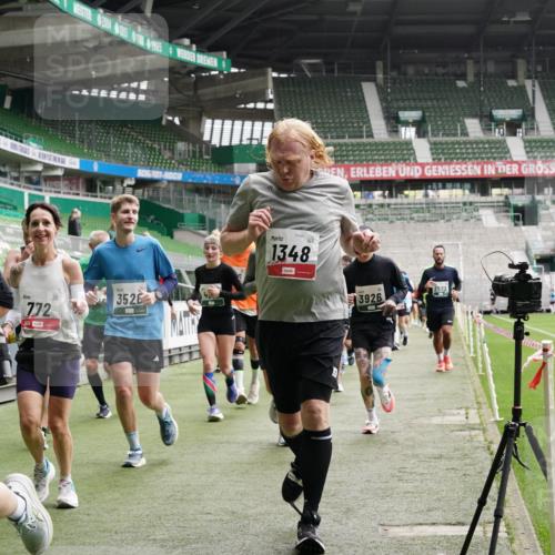 05.10.2025 - 20. swb-Marathon Bremen Michael Burmester http://msf.ph/oto/9330080 05.10.2025 13:01:59 Laufen im Stadion 152, 335, 428, 493, 546, 672, 772, 843, 979, 1030, 1256, 1348, 1361, 1452, 1732, 1744, 1759, 1856, 1893, 1899, 1924, 1933, 1996, 2096, 2102, 2143, 2245, 2272, 2306, 2433, 2555, 2565, 2796, 2910, 2912, 2918, 2991, 3053, 3206, 3208, 3217, 3387, 3525, 3526, 3662, 3663, 3673, 3861, 3877, 3926, 3930, 4017, 4018, 4086, 4364, 4409, 4444, 4477, 4564, 4618, 4688, 4705, 4847, 4882, 4947, 4980, 5150, 5309, 5557, 5570, 5580, 5731, 5893, 5934, 6157, 6328, 6382, 58, 440 meine-sportfotos.de