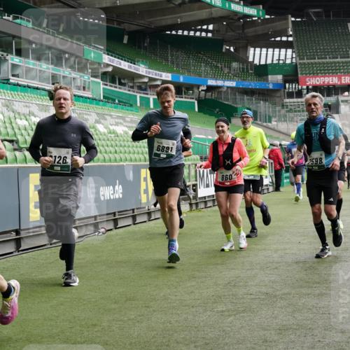 05.10.2025 - 20. swb-Marathon Bremen Michael Burmester http://msf.ph/oto/9330083 05.10.2025 13:00:00 Laufen im Stadion 27, 47, 99, 226, 271, 283, 491, 627, 807, 860, 954, 978, 1043, 1525, 1548, 1606, 1806, 2518, 2609, 2782, 2866, 2915, 2945, 3040, 3086, 3087, 3104, 3169, 3177, 3230, 3237, 3549, 3592, 3783, 3888, 4046, 4181, 4220, 4380, 4395, 4536, 4592, 4824, 4879, 5493, 5510, 5627, 6126, 6208, 6389, 6439, 6536, 6636, 6674, 6762, 6881, 7201, 7295, 7307, 7398, 7421, 7467, 7511, 7537, 7598, 7679, 7906, 7929, 8258, 8372, 8485, 8699, 8981, 9072, 219, 667, 1516, 1598, 1843 meine-sportfotos.de