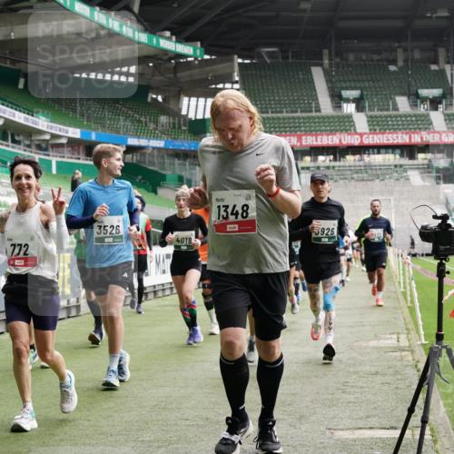 05.10.2025 - 20. swb-Marathon Bremen Michael Burmester http://msf.ph/oto/9330088 05.10.2025 13:02:00 Laufen im Stadion 152, 335, 428, 493, 546, 672, 772, 843, 979, 1030, 1256, 1348, 1361, 1452, 1732, 1744, 1759, 1856, 1893, 1899, 1924, 1933, 1996, 2096, 2102, 2143, 2245, 2272, 2306, 2433, 2555, 2565, 2796, 2910, 2912, 2918, 2991, 3053, 3206, 3208, 3217, 3387, 3525, 3526, 3662, 3663, 3673, 3861, 3877, 3926, 3930, 4017, 4018, 4086, 4364, 4409, 4444, 4477, 4564, 4618, 4688, 4705, 4847, 4882, 4947, 4980, 4985, 5150, 5309, 5557, 5570, 5580, 5731, 5893, 5934, 6157, 6328, 6382, 58, 440 meine-sportfotos.de