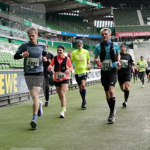 05.10.2025 - 20. swb-Marathon Bremen Michael Burmester http://msf.ph/oto/9330091 05.10.2025 13:00:01 Laufen im Stadion 27, 47, 99, 226, 271, 283, 491, 627, 807, 860, 954, 978, 1043, 1525, 1548, 1606, 1806, 2518, 2609, 2782, 2866, 2915, 2945, 3040, 3086, 3087, 3104, 3169, 3177, 3230, 3237, 3549, 3592, 3783, 3888, 4046, 4181, 4202, 4220, 4380, 4395, 4536, 4592, 4824, 4879, 5493, 5510, 5627, 6126, 6208, 6389, 6439, 6536, 6636, 6674, 6762, 6881, 7201, 7295, 7307, 7398, 7421, 7467, 7511, 7537, 7598, 7679, 7906, 7929, 8258, 8372, 8485, 8699, 8981, 9072, 27, 219, 667, 807, 1043, 1516, 1598, 1843 meine-sportfotos.de
