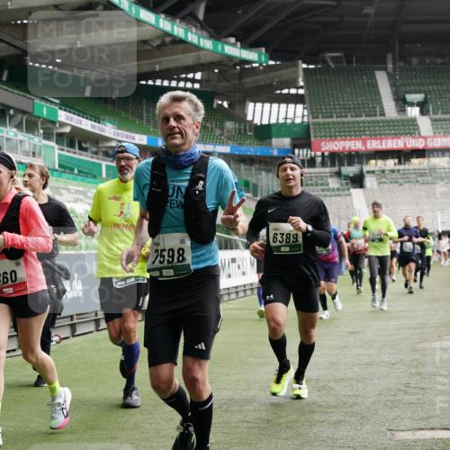 05.10.2025 - 20. swb-Marathon Bremen Michael Burmester http://msf.ph/oto/9330107 05.10.2025 13:00:02 Laufen im Stadion 47, 99, 226, 271, 283, 491, 627, 694, 860, 954, 978, 1525, 1548, 1606, 1806, 2518, 2609, 2782, 2866, 2915, 2945, 3040, 3086, 3087, 3104, 3169, 3177, 3230, 3237, 3549, 3592, 3783, 3888, 4046, 4181, 4202, 4220, 4380, 4395, 4536, 4592, 4824, 4879, 5493, 5510, 5627, 6126, 6208, 6389, 6439, 6536, 6636, 6674, 6762, 6881, 7201, 7295, 7307, 7398, 7421, 7467, 7537, 7598, 7679, 7906, 7929, 8258, 8372, 8485, 8699, 8981, 9072, 27, 667, 807, 1043, 1516, 1598, 1843 meine-sportfotos.de