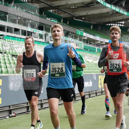 05.10.2025 - 20. swb-Marathon Bremen Michael Burmester http://msf.ph/oto/9330108 05.10.2025 13:02:01 Laufen im Stadion 152, 428, 493, 546, 672, 772, 843, 979, 1030, 1256, 1348, 1361, 1452, 1732, 1744, 1759, 1856, 1893, 1899, 1924, 1933, 1996, 2096, 2102, 2143, 2245, 2272, 2306, 2433, 2555, 2565, 2796, 2910, 2912, 2918, 2991, 3053, 3206, 3208, 3217, 3387, 3525, 3526, 3662, 3663, 3673, 3861, 3877, 3926, 3930, 4017, 4018, 4086, 4364, 4409, 4444, 4477, 4564, 4618, 4688, 4705, 4847, 4882, 4947, 4980, 4985, 5150, 5309, 5557, 5570, 5580, 5652, 5731, 5893, 5934, 6157, 6328, 6382, 58, 440 meine-sportfotos.de