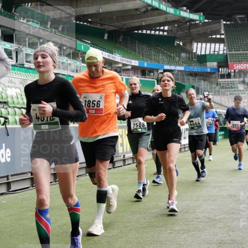 05.10.2025 - 20. swb-Marathon Bremen Michael Burmester http://msf.ph/oto/9330119 05.10.2025 13:02:03 Laufen im Stadion 152, 428, 493, 546, 672, 772, 843, 921, 979, 1030, 1256, 1348, 1361, 1452, 1732, 1744, 1759, 1856, 1893, 1899, 1924, 1933, 1996, 2096, 2102, 2143, 2245, 2272, 2306, 2433, 2555, 2565, 2774, 2796, 2910, 2912, 2918, 2991, 3053, 3206, 3208, 3217, 3387, 3525, 3526, 3662, 3663, 3673, 3861, 3877, 3926, 3930, 4017, 4018, 4086, 4129, 4364, 4409, 4444, 4477, 4564, 4618, 4688, 4705, 4847, 4882, 4947, 4980, 4985, 5309, 5557, 5570, 5580, 5652, 5731, 5893, 5934, 6157, 6328, 6382, 58, 440 meine-sportfotos.de