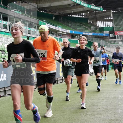 05.10.2025 - 20. swb-Marathon Bremen Michael Burmester http://msf.ph/oto/9330124 05.10.2025 13:02:03 Laufen im Stadion 152, 428, 493, 546, 672, 772, 843, 921, 979, 1030, 1256, 1348, 1361, 1452, 1732, 1744, 1759, 1856, 1893, 1899, 1924, 1933, 1996, 2096, 2102, 2143, 2245, 2272, 2306, 2433, 2555, 2565, 2774, 2796, 2910, 2912, 2918, 2991, 3053, 3206, 3208, 3217, 3387, 3525, 3526, 3662, 3663, 3673, 3861, 3877, 3926, 3930, 4017, 4018, 4086, 4129, 4364, 4409, 4444, 4477, 4564, 4618, 4688, 4705, 4847, 4882, 4947, 4980, 4985, 5309, 5557, 5570, 5580, 5652, 5731, 5893, 5934, 6157, 6328, 6382, 58, 440 meine-sportfotos.de