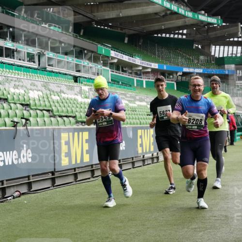 05.10.2025 - 20. swb-Marathon Bremen Michael Burmester http://msf.ph/oto/9330132 05.10.2025 13:00:06 Laufen im Stadion 47, 99, 226, 271, 283, 491, 498, 627, 694, 860, 954, 978, 1525, 1548, 1606, 1806, 2518, 2609, 2745, 2782, 2866, 2915, 2945, 3040, 3086, 3087, 3104, 3160, 3169, 3177, 3230, 3237, 3549, 3592, 3783, 4034, 4035, 4046, 4181, 4202, 4220, 4380, 4536, 4592, 4661, 4824, 4879, 5493, 5627, 6126, 6208, 6389, 6439, 6536, 6636, 6674, 6762, 6881, 7295, 7307, 7398, 7421, 7467, 7537, 7598, 7679, 7906, 8258, 8372, 8699, 8981, 9072, 27, 807, 1043, 1516, 1598, 1843 meine-sportfotos.de