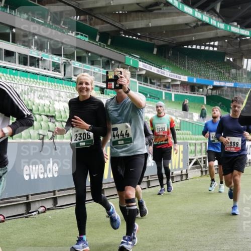 05.10.2025 - 20. swb-Marathon Bremen Michael Burmester http://msf.ph/oto/9330151 05.10.2025 13:02:05 Laufen im Stadion 152, 428, 493, 546, 672, 772, 843, 921, 979, 1030, 1256, 1348, 1361, 1452, 1732, 1744, 1759, 1856, 1893, 1899, 1924, 1933, 1996, 2096, 2102, 2143, 2245, 2272, 2306, 2555, 2565, 2774, 2796, 2910, 2912, 2918, 2991, 3053, 3206, 3208, 3217, 3387, 3525, 3526, 3662, 3663, 3673, 3861, 3877, 3926, 3930, 4017, 4018, 4086, 4129, 4364, 4409, 4444, 4477, 4481, 4564, 4618, 4688, 4705, 4847, 4882, 4947, 4980, 4985, 5309, 5557, 5570, 5580, 5652, 5731, 5893, 5934, 6157, 6328, 6382, 58, 440 meine-sportfotos.de