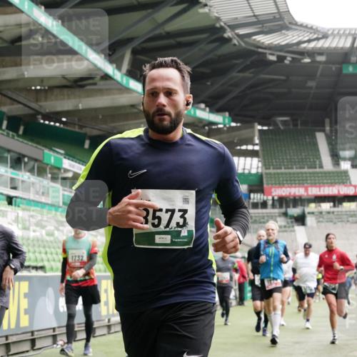 05.10.2025 - 20. swb-Marathon Bremen Michael Burmester http://msf.ph/oto/9330159 05.10.2025 13:02:06 Laufen im Stadion 152, 428, 493, 546, 672, 772, 843, 921, 979, 1030, 1256, 1348, 1361, 1452, 1732, 1744, 1759, 1856, 1893, 1899, 1924, 1933, 1996, 2096, 2102, 2143, 2245, 2272, 2306, 2555, 2565, 2774, 2796, 2910, 2912, 2918, 2991, 3053, 3206, 3208, 3217, 3387, 3525, 3526, 3662, 3663, 3673, 3861, 3926, 3930, 4017, 4018, 4086, 4129, 4364, 4409, 4444, 4477, 4481, 4564, 4618, 4688, 4705, 4847, 4882, 4947, 4980, 4985, 5309, 5557, 5570, 5580, 5652, 5731, 5893, 5934, 6157, 6328, 6382, 58, 440 meine-sportfotos.de