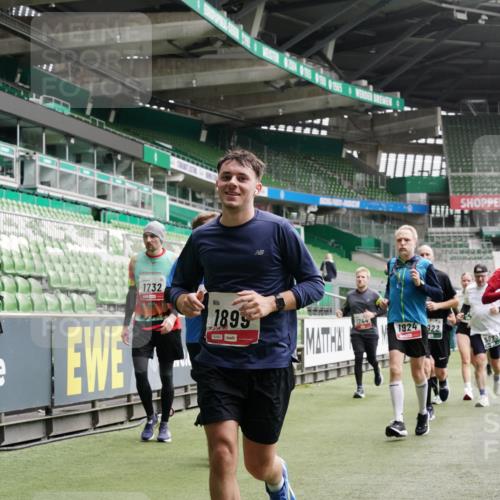 05.10.2025 - 20. swb-Marathon Bremen Michael Burmester http://msf.ph/oto/9330167 05.10.2025 13:02:07 Laufen im Stadion 152, 428, 493, 546, 672, 772, 843, 921, 979, 1030, 1256, 1348, 1361, 1452, 1732, 1744, 1759, 1856, 1893, 1899, 1924, 1933, 1996, 2096, 2102, 2143, 2245, 2272, 2306, 2555, 2565, 2774, 2796, 2910, 2912, 2918, 2991, 3053, 3206, 3208, 3217, 3387, 3525, 3526, 3662, 3663, 3673, 3861, 3926, 3930, 4017, 4018, 4086, 4129, 4364, 4409, 4444, 4464, 4477, 4481, 4564, 4618, 4688, 4705, 4847, 4882, 4947, 4980, 4985, 5309, 5557, 5570, 5580, 5652, 5731, 5893, 5934, 6157, 6328, 6382, 58, 440 meine-sportfotos.de