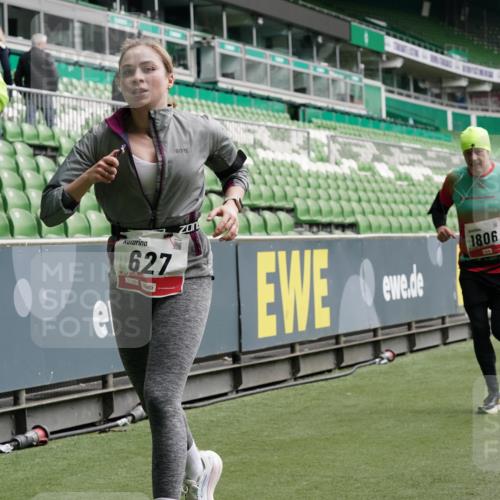 05.10.2025 - 20. swb-Marathon Bremen Michael Burmester http://msf.ph/oto/9330168 05.10.2025 13:00:09 Laufen im Stadion 47, 99, 226, 271, 283, 491, 498, 575, 627, 694, 860, 954, 978, 1116, 1471, 1525, 1548, 1606, 1806, 2007, 2504, 2518, 2609, 2745, 2782, 2866, 2915, 3040, 3086, 3087, 3104, 3160, 3169, 3177, 3230, 3237, 3293, 3549, 3592, 3605, 3783, 4034, 4035, 4046, 4181, 4202, 4220, 4380, 4536, 4592, 4661, 4824, 4879, 5493, 5627, 6126, 6208, 6389, 6439, 6536, 6636, 6674, 6704, 6762, 6881, 7295, 7307, 7398, 7421, 7537, 7598, 7679, 8258, 8372, 8699, 8981, 9072, 27, 807, 1043, 1516, 1598 meine-sportfotos.de