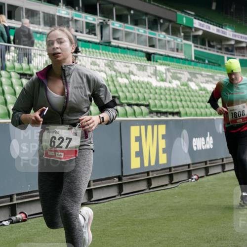 05.10.2025 - 20. swb-Marathon Bremen Michael Burmester http://msf.ph/oto/9330171 05.10.2025 13:00:09 Laufen im Stadion 47, 99, 226, 271, 283, 491, 498, 575, 627, 694, 860, 954, 978, 1116, 1471, 1525, 1548, 1606, 1806, 2007, 2504, 2518, 2609, 2745, 2782, 2866, 2915, 3040, 3086, 3087, 3104, 3160, 3169, 3177, 3230, 3237, 3293, 3549, 3592, 3605, 3783, 4034, 4035, 4046, 4181, 4202, 4220, 4380, 4536, 4592, 4661, 4824, 4879, 5493, 5627, 6126, 6208, 6389, 6439, 6536, 6636, 6674, 6704, 6762, 6881, 7295, 7307, 7398, 7421, 7537, 7598, 7679, 8258, 8372, 8699, 8981, 9072, 27, 807, 1043, 1516, 1598 meine-sportfotos.de