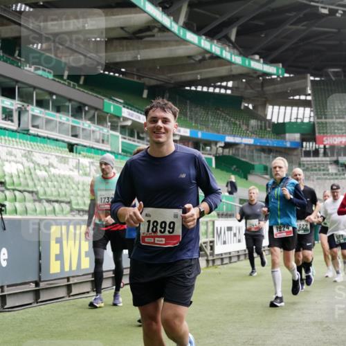 05.10.2025 - 20. swb-Marathon Bremen Michael Burmester http://msf.ph/oto/9330172 05.10.2025 13:02:07 Laufen im Stadion 152, 428, 493, 546, 672, 772, 843, 921, 979, 1030, 1256, 1348, 1361, 1452, 1732, 1744, 1759, 1856, 1893, 1899, 1924, 1933, 1996, 2096, 2102, 2143, 2245, 2272, 2306, 2555, 2565, 2774, 2796, 2910, 2912, 2918, 2991, 3053, 3206, 3208, 3217, 3387, 3525, 3526, 3662, 3663, 3673, 3861, 3926, 3930, 4017, 4018, 4086, 4129, 4364, 4409, 4444, 4464, 4477, 4481, 4564, 4618, 4688, 4705, 4847, 4882, 4947, 4980, 4985, 5309, 5557, 5570, 5580, 5652, 5731, 5893, 5934, 6157, 6328, 6382, 58, 440 meine-sportfotos.de