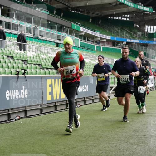 05.10.2025 - 20. swb-Marathon Bremen Michael Burmester http://msf.ph/oto/9330179 05.10.2025 13:00:09 Laufen im Stadion 47, 99, 226, 271, 283, 491, 498, 575, 627, 694, 860, 954, 978, 1116, 1471, 1525, 1548, 1606, 1806, 2007, 2504, 2518, 2609, 2745, 2782, 2866, 2915, 3040, 3086, 3087, 3104, 3160, 3169, 3177, 3230, 3237, 3293, 3549, 3592, 3605, 3783, 4034, 4035, 4046, 4181, 4202, 4220, 4380, 4536, 4592, 4661, 4824, 4879, 5493, 5627, 6126, 6208, 6389, 6439, 6536, 6636, 6674, 6704, 6762, 6881, 7295, 7307, 7398, 7421, 7537, 7598, 7679, 8258, 8372, 8699, 8981, 9072, 27, 807, 1043, 1516, 1598 meine-sportfotos.de