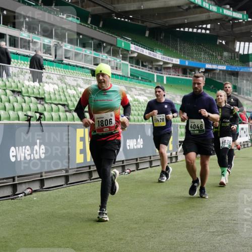 05.10.2025 - 20. swb-Marathon Bremen Michael Burmester http://msf.ph/oto/9330183 05.10.2025 13:00:09 Laufen im Stadion 47, 99, 226, 271, 283, 491, 498, 575, 627, 694, 860, 954, 978, 1116, 1471, 1525, 1548, 1606, 1806, 2007, 2504, 2518, 2609, 2745, 2782, 2866, 2915, 3040, 3086, 3087, 3104, 3160, 3169, 3177, 3230, 3237, 3293, 3549, 3592, 3605, 3783, 4034, 4035, 4046, 4181, 4202, 4220, 4380, 4536, 4592, 4661, 4824, 4879, 5493, 5627, 6126, 6208, 6389, 6439, 6536, 6636, 6674, 6704, 6762, 6881, 7295, 7307, 7398, 7421, 7537, 7598, 7679, 8258, 8372, 8699, 8981, 9072, 27, 807, 1043, 1516, 1598 meine-sportfotos.de