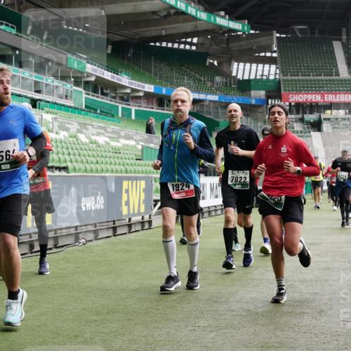05.10.2025 - 20. swb-Marathon Bremen Michael Burmester http://msf.ph/oto/9330184 05.10.2025 13:02:08 Laufen im Stadion 152, 428, 493, 546, 672, 772, 843, 921, 979, 1030, 1256, 1348, 1361, 1452, 1732, 1744, 1759, 1856, 1899, 1924, 1933, 1996, 2096, 2102, 2143, 2245, 2272, 2306, 2555, 2565, 2774, 2796, 2910, 2912, 2918, 2991, 3053, 3206, 3208, 3217, 3387, 3525, 3526, 3662, 3663, 3673, 3861, 3926, 3930, 4017, 4018, 4086, 4129, 4364, 4409, 4444, 4464, 4477, 4481, 4564, 4618, 4688, 4705, 4847, 4882, 4947, 4980, 4985, 5309, 5557, 5570, 5580, 5652, 5731, 5893, 5934, 6157, 6328, 6382, 58, 440 meine-sportfotos.de