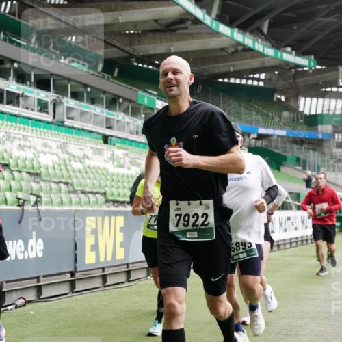 05.10.2025 - 20. swb-Marathon Bremen Michael Burmester http://msf.ph/oto/9330199 05.10.2025 13:02:10 Laufen im Stadion 97, 152, 428, 493, 546, 672, 729, 772, 843, 921, 979, 1030, 1256, 1348, 1361, 1452, 1732, 1744, 1759, 1856, 1899, 1924, 1933, 1996, 2096, 2102, 2143, 2245, 2272, 2306, 2555, 2565, 2774, 2796, 2910, 2912, 2918, 2991, 3053, 3206, 3208, 3217, 3525, 3526, 3662, 3663, 3673, 3861, 3926, 3930, 4017, 4018, 4086, 4129, 4364, 4409, 4444, 4464, 4477, 4481, 4564, 4688, 4705, 4817, 4847, 4882, 4947, 4980, 4985, 5309, 5557, 5570, 5580, 5652, 5731, 5893, 5934, 6157, 6328, 6382 meine-sportfotos.de