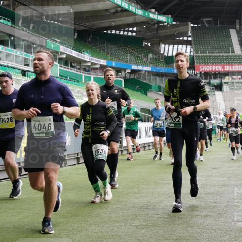05.10.2025 - 20. swb-Marathon Bremen Michael Burmester http://msf.ph/oto/9330200 05.10.2025 13:00:11 Laufen im Stadion 47, 99, 226, 271, 283, 491, 498, 575, 627, 694, 860, 954, 978, 1017, 1116, 1471, 1525, 1548, 1606, 1806, 2007, 2504, 2518, 2609, 2745, 2782, 2866, 2915, 3040, 3086, 3087, 3104, 3160, 3169, 3177, 3230, 3237, 3293, 3549, 3592, 3605, 3783, 4034, 4035, 4046, 4181, 4202, 4220, 4380, 4536, 4592, 4661, 4824, 4879, 5493, 5610, 5627, 6126, 6208, 6389, 6439, 6536, 6636, 6674, 6704, 6762, 6881, 7295, 7307, 7421, 7537, 7598, 7679, 8258, 8372, 8699, 8981, 9072, 27, 807, 1043, 1516, 1598 meine-sportfotos.de