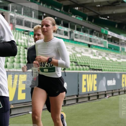 05.10.2025 - 20. swb-Marathon Bremen Michael Burmester http://msf.ph/oto/9330217 05.10.2025 13:02:12 Laufen im Stadion 97, 152, 428, 493, 518, 546, 672, 729, 772, 843, 921, 979, 1030, 1256, 1348, 1361, 1452, 1704, 1732, 1744, 1759, 1856, 1899, 1924, 1933, 1996, 2096, 2143, 2245, 2272, 2306, 2555, 2565, 2774, 2796, 2910, 2912, 2991, 3053, 3206, 3208, 3217, 3525, 3526, 3673, 3861, 3926, 3930, 4017, 4018, 4086, 4129, 4364, 4409, 4444, 4464, 4477, 4481, 4564, 4688, 4705, 4817, 4847, 4882, 4947, 4980, 4985, 5309, 5557, 5570, 5580, 5652, 5731, 5893, 5934, 6157, 6325, 6328, 6382, 7217, 152 meine-sportfotos.de