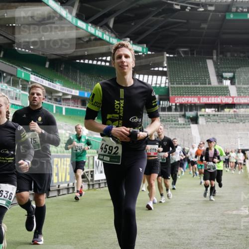 05.10.2025 - 20. swb-Marathon Bremen Michael Burmester http://msf.ph/oto/9330218 05.10.2025 13:00:12 Laufen im Stadion 47, 99, 226, 271, 283, 491, 498, 575, 627, 694, 860, 954, 978, 1017, 1116, 1471, 1525, 1548, 1606, 1806, 2007, 2504, 2518, 2609, 2745, 2782, 2866, 2915, 3040, 3086, 3087, 3104, 3160, 3169, 3177, 3230, 3237, 3293, 3549, 3592, 3605, 3783, 4034, 4035, 4046, 4181, 4202, 4220, 4536, 4592, 4661, 4824, 4879, 5493, 5610, 5627, 6126, 6208, 6389, 6439, 6536, 6636, 6674, 6704, 6762, 6881, 7295, 7307, 7421, 7537, 7598, 7679, 8258, 8372, 8699, 8981, 9072, 27, 807, 1043, 1516, 1598 meine-sportfotos.de