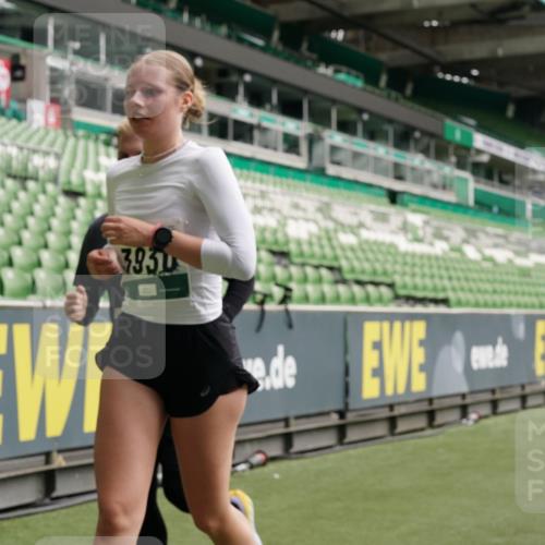 05.10.2025 - 20. swb-Marathon Bremen Michael Burmester http://msf.ph/oto/9330221 05.10.2025 13:02:12 Laufen im Stadion 97, 152, 428, 493, 518, 546, 672, 729, 772, 843, 921, 979, 1030, 1256, 1348, 1361, 1452, 1704, 1732, 1744, 1759, 1856, 1899, 1924, 1933, 1996, 2096, 2143, 2245, 2272, 2306, 2555, 2565, 2774, 2796, 2910, 2912, 2991, 3053, 3206, 3208, 3217, 3525, 3526, 3673, 3861, 3926, 3930, 4017, 4018, 4086, 4129, 4364, 4409, 4444, 4464, 4477, 4481, 4564, 4688, 4705, 4817, 4847, 4882, 4947, 4980, 4985, 5309, 5557, 5570, 5580, 5652, 5731, 5893, 5934, 6157, 6325, 6328, 6382, 7217, 152 meine-sportfotos.de