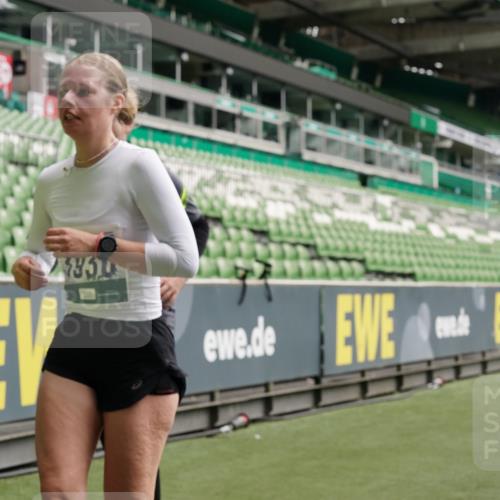 05.10.2025 - 20. swb-Marathon Bremen Michael Burmester http://msf.ph/oto/9330225 05.10.2025 13:02:12 Laufen im Stadion 97, 152, 428, 493, 518, 546, 672, 729, 772, 843, 921, 979, 1030, 1256, 1348, 1361, 1452, 1704, 1732, 1744, 1759, 1856, 1899, 1924, 1933, 1996, 2096, 2143, 2245, 2272, 2306, 2555, 2565, 2774, 2796, 2910, 2912, 2991, 3053, 3206, 3208, 3217, 3525, 3526, 3673, 3861, 3926, 3930, 4017, 4018, 4086, 4129, 4364, 4409, 4444, 4464, 4477, 4481, 4564, 4688, 4705, 4817, 4847, 4882, 4947, 4980, 4985, 5309, 5557, 5570, 5580, 5652, 5731, 5893, 5934, 6157, 6325, 6328, 6382, 7217, 152 meine-sportfotos.de