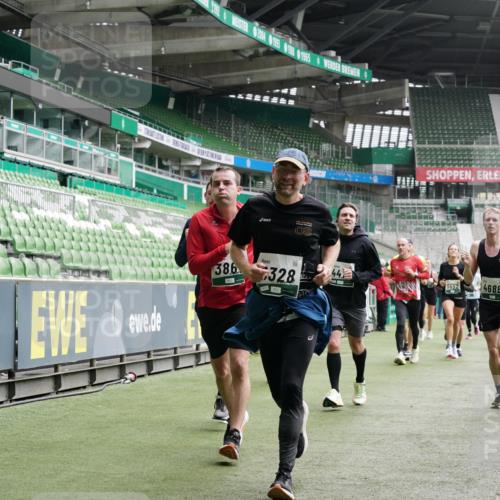 05.10.2025 - 20. swb-Marathon Bremen Michael Burmester http://msf.ph/oto/9330229 05.10.2025 13:02:13 Laufen im Stadion 97, 428, 493, 518, 672, 729, 772, 843, 921, 1030, 1256, 1348, 1361, 1452, 1704, 1732, 1744, 1759, 1856, 1899, 1924, 1933, 1996, 2143, 2245, 2272, 2306, 2555, 2772, 2774, 2796, 2910, 2912, 2991, 3053, 3206, 3208, 3217, 3525, 3526, 3673, 3861, 3926, 3930, 4017, 4018, 4086, 4129, 4364, 4409, 4444, 4464, 4477, 4481, 4564, 4688, 4705, 4817, 4847, 4882, 4947, 4980, 4985, 5309, 5557, 5570, 5580, 5652, 5731, 5893, 5934, 6157, 6325, 6328, 6382, 7217, 152 meine-sportfotos.de
