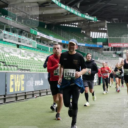 05.10.2025 - 20. swb-Marathon Bremen Michael Burmester http://msf.ph/oto/9330233 05.10.2025 13:02:13 Laufen im Stadion 97, 428, 493, 518, 672, 729, 772, 843, 921, 1030, 1256, 1348, 1361, 1452, 1704, 1732, 1744, 1759, 1856, 1899, 1924, 1933, 1996, 2143, 2245, 2272, 2306, 2555, 2772, 2774, 2796, 2910, 2912, 2991, 3053, 3206, 3208, 3217, 3525, 3526, 3673, 3861, 3926, 3930, 4017, 4018, 4086, 4129, 4364, 4409, 4444, 4464, 4477, 4481, 4564, 4688, 4705, 4817, 4847, 4882, 4947, 4980, 4985, 5309, 5557, 5570, 5580, 5652, 5731, 5893, 5934, 6157, 6325, 6328, 6382, 7217, 152 meine-sportfotos.de