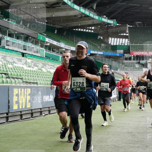 05.10.2025 - 20. swb-Marathon Bremen Michael Burmester http://msf.ph/oto/9330237 05.10.2025 13:02:13 Laufen im Stadion 97, 428, 493, 518, 672, 729, 772, 843, 921, 1030, 1256, 1348, 1361, 1452, 1704, 1732, 1744, 1759, 1856, 1899, 1924, 1933, 1996, 2143, 2245, 2272, 2306, 2555, 2772, 2774, 2796, 2910, 2912, 2991, 3053, 3206, 3208, 3217, 3525, 3526, 3673, 3861, 3926, 3930, 4017, 4018, 4086, 4129, 4364, 4409, 4444, 4464, 4477, 4481, 4564, 4688, 4705, 4817, 4847, 4882, 4947, 4980, 4985, 5309, 5557, 5570, 5580, 5652, 5731, 5893, 5934, 6157, 6325, 6328, 6382, 7217, 152 meine-sportfotos.de