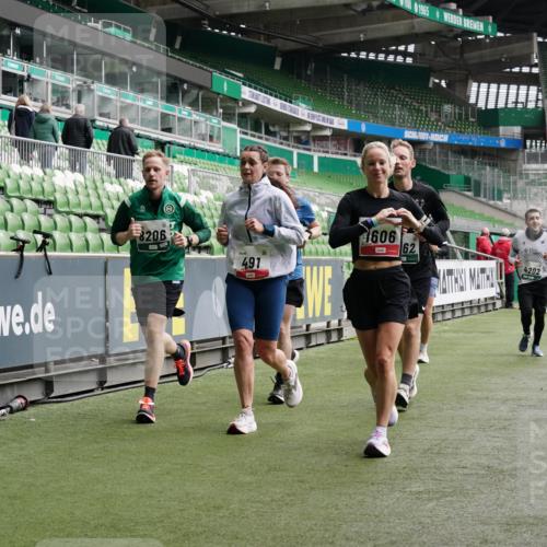 05.10.2025 - 20. swb-Marathon Bremen Michael Burmester http://msf.ph/oto/9330238 05.10.2025 13:00:14 Laufen im Stadion 47, 271, 283, 491, 498, 575, 627, 694, 860, 954, 978, 1017, 1116, 1471, 1525, 1548, 1606, 1806, 2007, 2504, 2518, 2609, 2745, 2782, 2866, 2915, 3040, 3104, 3160, 3169, 3177, 3230, 3237, 3293, 3549, 3592, 3605, 3783, 4034, 4035, 4046, 4181, 4202, 4220, 4502, 4536, 4592, 4661, 4824, 4879, 5493, 5610, 5627, 6027, 6126, 6208, 6389, 6439, 6536, 6636, 6674, 6704, 6762, 6881, 7295, 7307, 7421, 7537, 7598, 7679, 8258, 8372, 8699, 8981, 27, 807, 1043, 1516, 1598 meine-sportfotos.de
