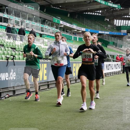 05.10.2025 - 20. swb-Marathon Bremen Michael Burmester http://msf.ph/oto/9330247 05.10.2025 13:00:14 Laufen im Stadion 47, 271, 283, 491, 498, 575, 627, 694, 860, 954, 978, 1017, 1116, 1471, 1525, 1548, 1606, 1806, 2007, 2504, 2518, 2609, 2745, 2782, 2866, 2915, 3040, 3104, 3160, 3169, 3177, 3230, 3237, 3293, 3549, 3592, 3605, 3783, 4034, 4035, 4046, 4181, 4202, 4220, 4502, 4536, 4592, 4661, 4824, 4879, 5493, 5610, 5627, 6027, 6126, 6208, 6389, 6439, 6536, 6636, 6674, 6704, 6762, 6881, 7295, 7307, 7421, 7537, 7598, 7679, 8258, 8372, 8699, 8981, 27, 807, 1043, 1516, 1598 meine-sportfotos.de