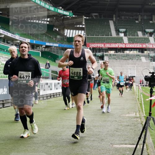 05.10.2025 - 20. swb-Marathon Bremen Michael Burmester http://msf.ph/oto/9330248 05.10.2025 13:02:15 Laufen im Stadion 97, 428, 493, 518, 672, 729, 772, 843, 921, 1030, 1256, 1348, 1361, 1452, 1704, 1732, 1744, 1759, 1856, 1899, 1924, 1933, 2143, 2245, 2272, 2306, 2555, 2772, 2774, 2796, 2910, 2912, 2991, 3053, 3206, 3208, 3217, 3525, 3526, 3673, 3861, 3917, 3926, 3930, 4017, 4018, 4086, 4129, 4322, 4364, 4409, 4444, 4464, 4477, 4481, 4564, 4688, 4705, 4817, 4847, 4882, 4947, 4980, 4985, 5309, 5557, 5570, 5580, 5652, 5731, 5893, 5934, 6157, 6325, 6328, 6382, 7217, 7433, 7659, 152 meine-sportfotos.de