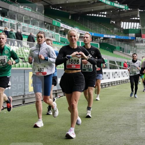 05.10.2025 - 20. swb-Marathon Bremen Michael Burmester http://msf.ph/oto/9330251 05.10.2025 13:00:15 Laufen im Stadion 47, 271, 283, 491, 498, 575, 627, 694, 860, 954, 978, 1017, 1116, 1471, 1525, 1548, 1606, 1806, 2007, 2504, 2518, 2609, 2745, 2782, 2866, 2915, 3040, 3104, 3160, 3169, 3177, 3230, 3237, 3293, 3549, 3592, 3605, 3783, 4034, 4035, 4046, 4181, 4202, 4220, 4502, 4536, 4592, 4661, 4824, 4879, 5493, 5610, 5627, 6027, 6057, 6126, 6208, 6389, 6439, 6536, 6636, 6674, 6704, 6762, 6881, 7295, 7307, 7537, 7598, 7679, 8258, 8699, 27, 807, 1043, 1598 meine-sportfotos.de