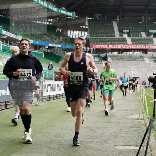 05.10.2025 - 20. swb-Marathon Bremen Michael Burmester http://msf.ph/oto/9330252 05.10.2025 13:02:15 Laufen im Stadion 97, 428, 493, 518, 672, 729, 772, 843, 921, 1030, 1256, 1348, 1361, 1452, 1704, 1732, 1744, 1759, 1856, 1899, 1924, 1933, 2143, 2245, 2272, 2306, 2555, 2772, 2774, 2796, 2910, 2912, 2991, 3053, 3206, 3208, 3217, 3525, 3526, 3673, 3861, 3917, 3926, 3930, 4017, 4018, 4086, 4129, 4322, 4364, 4409, 4444, 4464, 4477, 4481, 4564, 4688, 4705, 4817, 4847, 4882, 4947, 4980, 4985, 5309, 5557, 5570, 5580, 5652, 5731, 5893, 5934, 6157, 6325, 6328, 6382, 7217, 7433, 7659, 152 meine-sportfotos.de