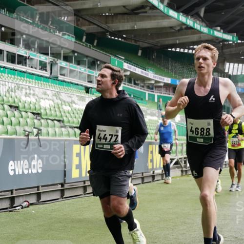 05.10.2025 - 20. swb-Marathon Bremen Michael Burmester http://msf.ph/oto/9330256 05.10.2025 13:02:16 Laufen im Stadion 97, 428, 493, 518, 729, 772, 843, 921, 1030, 1121, 1256, 1348, 1361, 1452, 1704, 1732, 1744, 1759, 1856, 1899, 1924, 1933, 2143, 2245, 2272, 2306, 2555, 2772, 2774, 2796, 2910, 2912, 2991, 3053, 3206, 3208, 3217, 3525, 3526, 3673, 3861, 3917, 3926, 3930, 4017, 4018, 4086, 4129, 4322, 4364, 4409, 4444, 4464, 4477, 4481, 4564, 4688, 4705, 4817, 4847, 4882, 4947, 4980, 4985, 5309, 5557, 5570, 5580, 5652, 5731, 5893, 5934, 6157, 6325, 6328, 6382, 7217, 7433, 7659, 152 meine-sportfotos.de